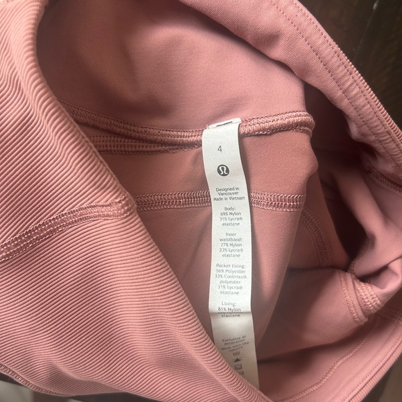 Lululemon Size 4 Ribbed Contoured High Rise HR Shorts - Picture 3 of 3